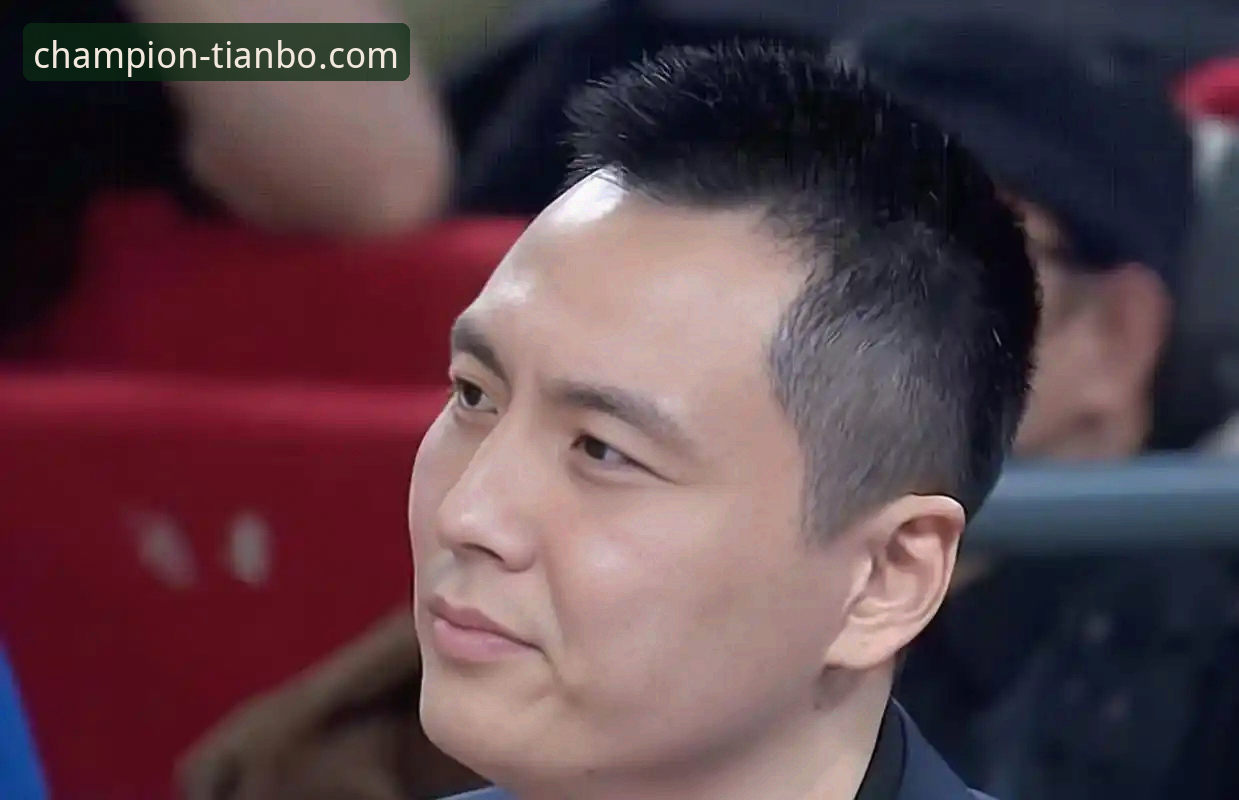 上海男篮十二连胜巩固榜首：一场流畅的团队胜利详解